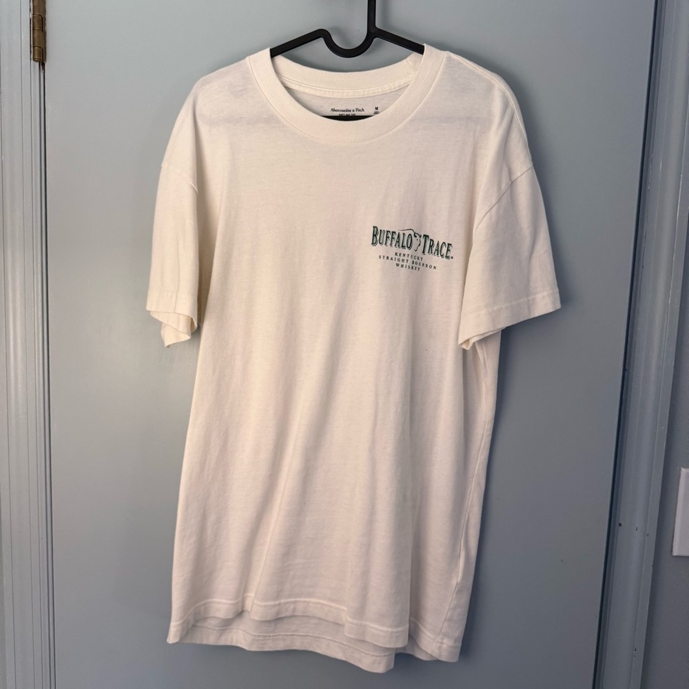 Abercrombie & Fitch White Buffalo trace Tee